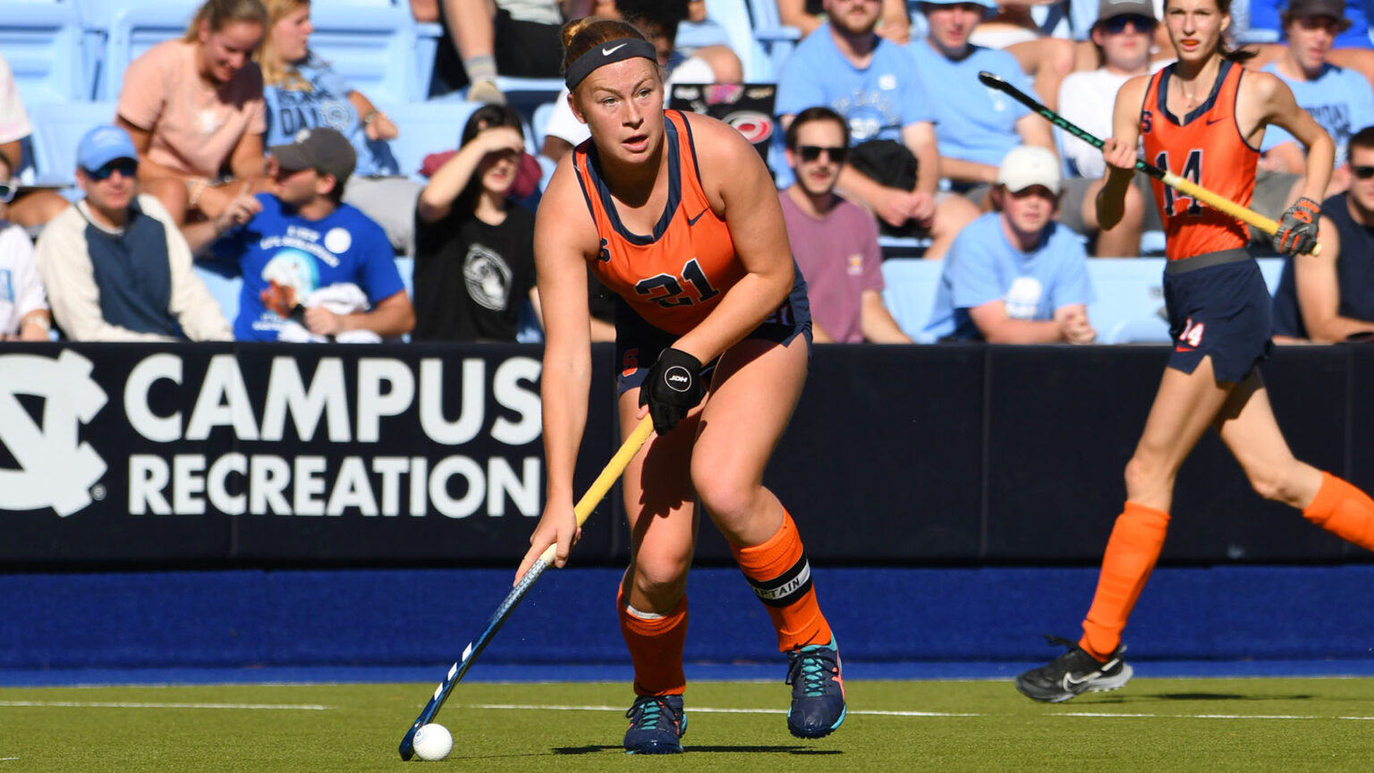 Eefke van den Nieuwenhof zit in het 'AllACC Field Hockey team